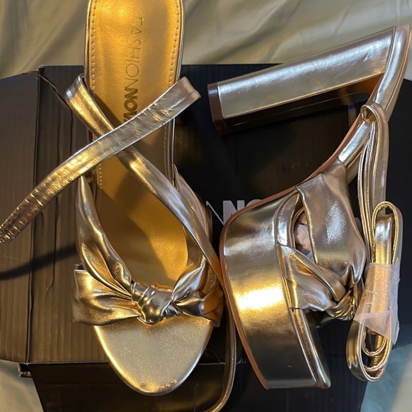 Gold wrap up heels - Picture 5 of 8